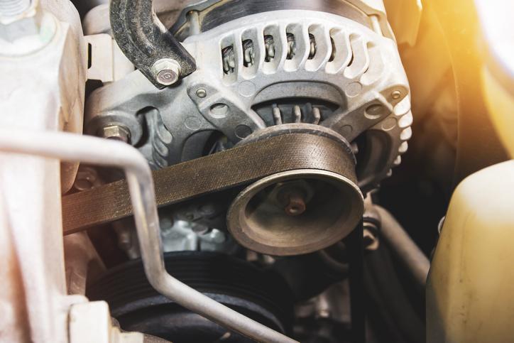alternator w samochodzie